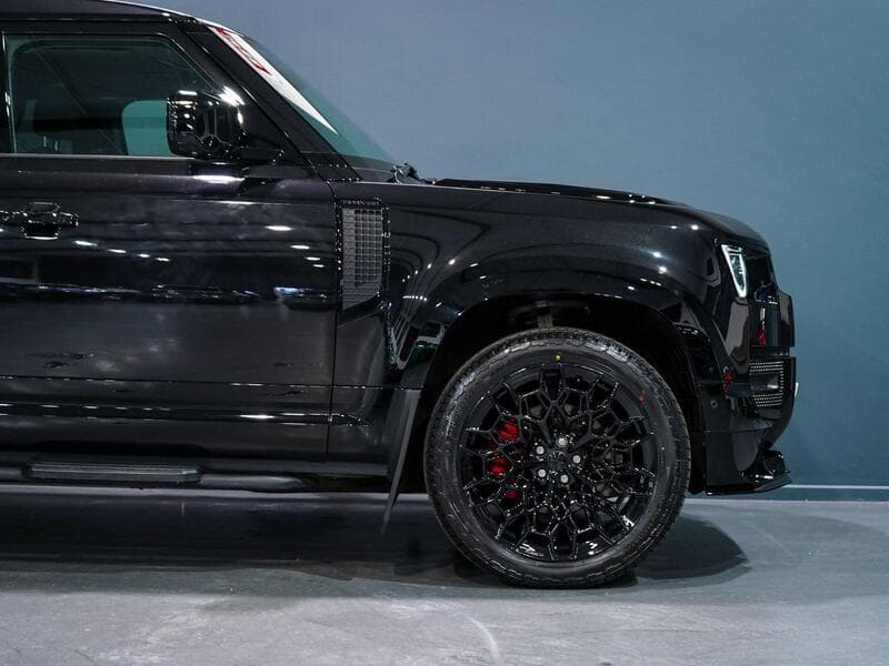 2024 Land Rover Defender 110 - Thumbnail 9