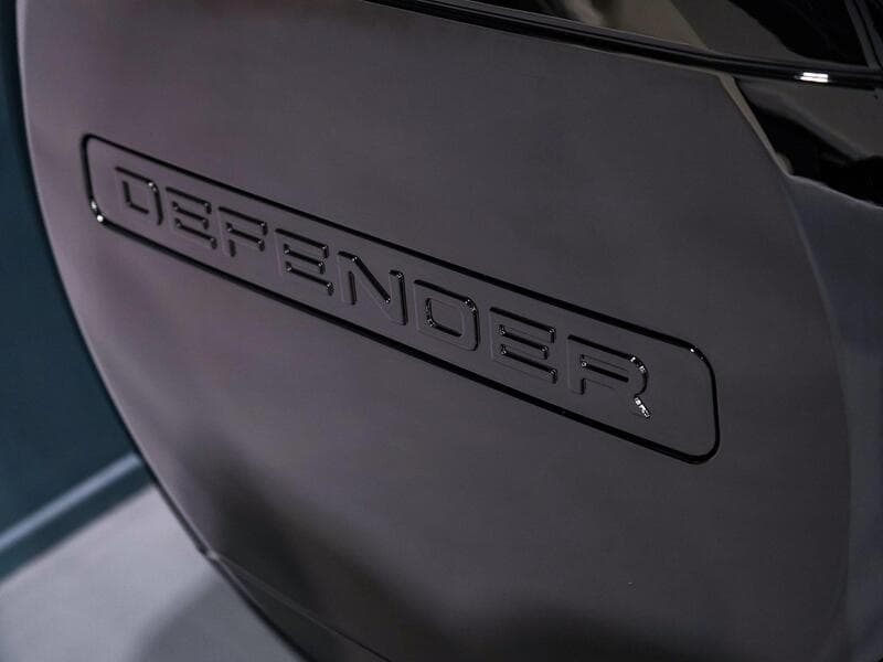 2024 Land Rover Defender 110 - Thumbnail 57