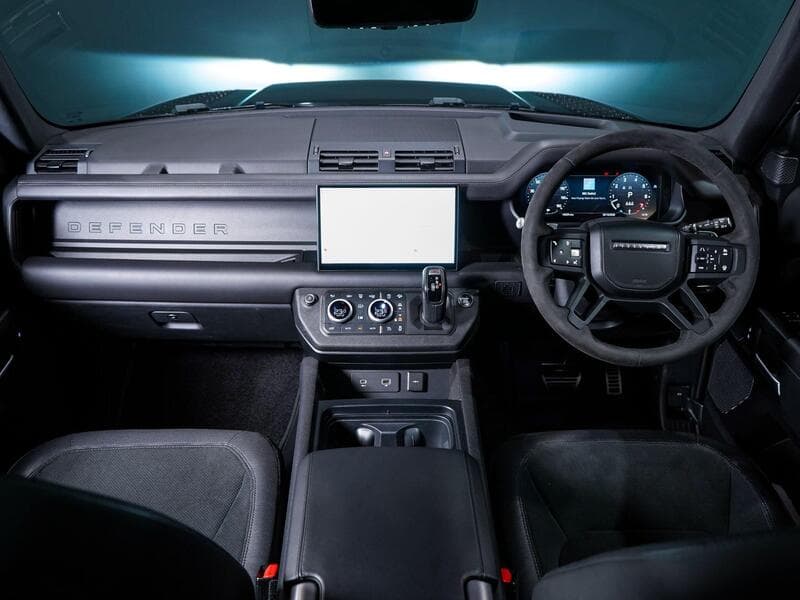 2023 Land Rover Defender 90 - Thumbnail 6