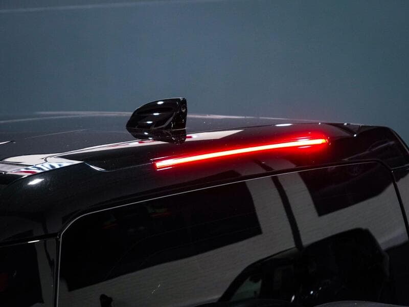 2023 Land Rover Defender 90 - Thumbnail 33