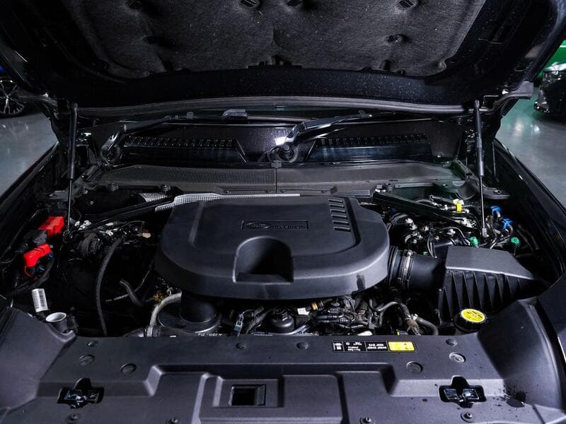 2024 Land Rover Defender 110 - Thumbnail 27