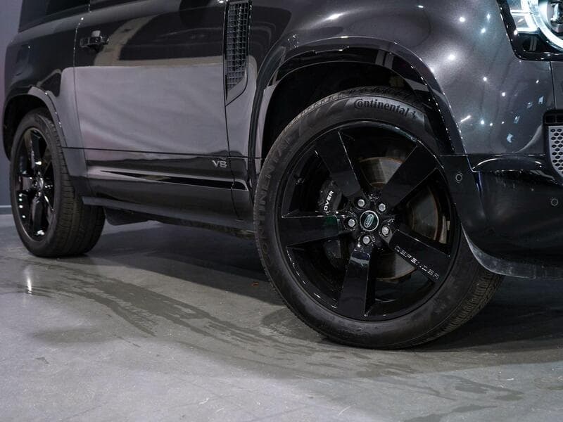 2023 Land Rover Defender 90 - Thumbnail 24