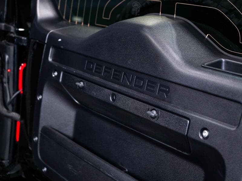 2024 Land Rover Defender 110 - Thumbnail 46