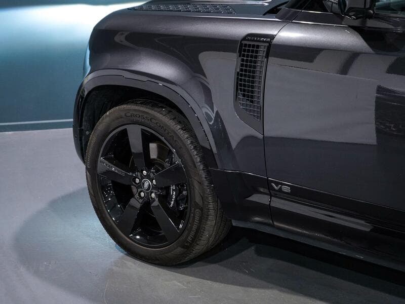 2023 Land Rover Defender 90 - Thumbnail 26