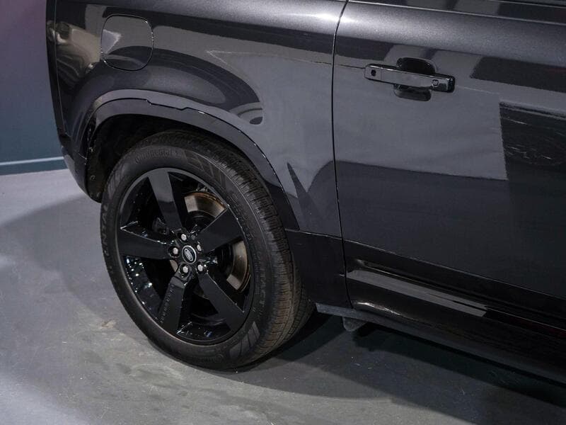 2023 Land Rover Defender 90 - Thumbnail 25