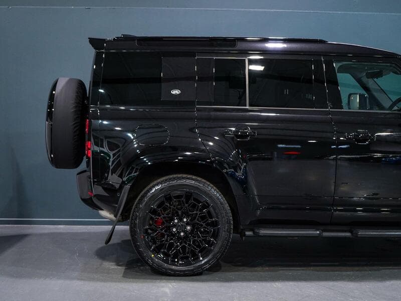 2024 Land Rover Defender 110 - Thumbnail 48