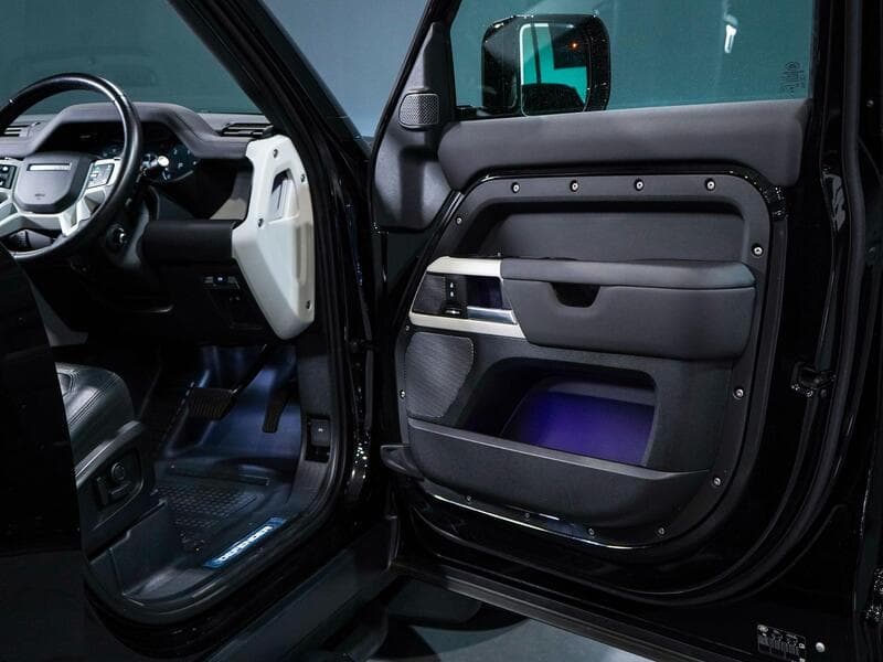 2024 Land Rover Defender 110 - Thumbnail 25