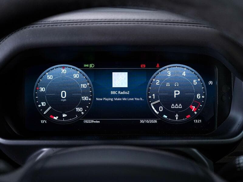 2023 Land Rover Defender 90 - Thumbnail 29