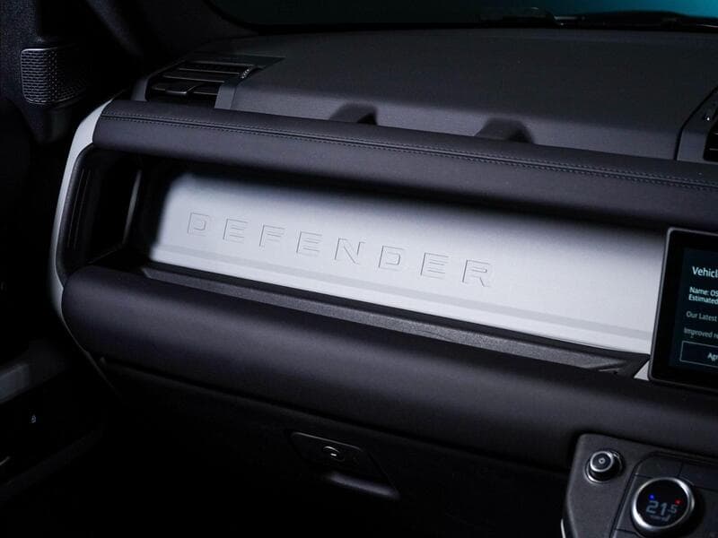 2024 Land Rover Defender 110 - Thumbnail 32