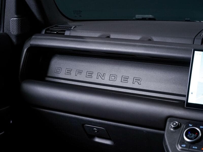 2023 Land Rover Defender 90 - Thumbnail 52