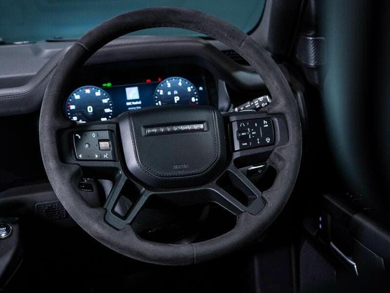 2023 Land Rover Defender 90 - Thumbnail 32