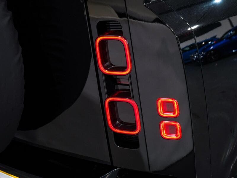 2024 Land Rover Defender 110 - Thumbnail 54