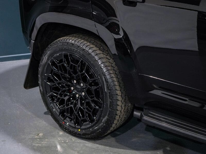 2024 Land Rover Defender 110 - Thumbnail 28