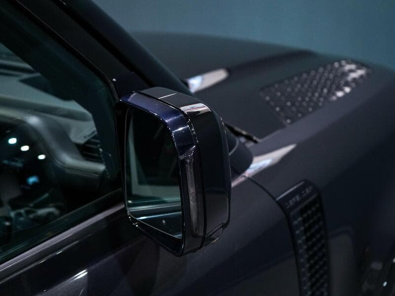 2023 Land Rover Defender 90 - Thumbnail 48
