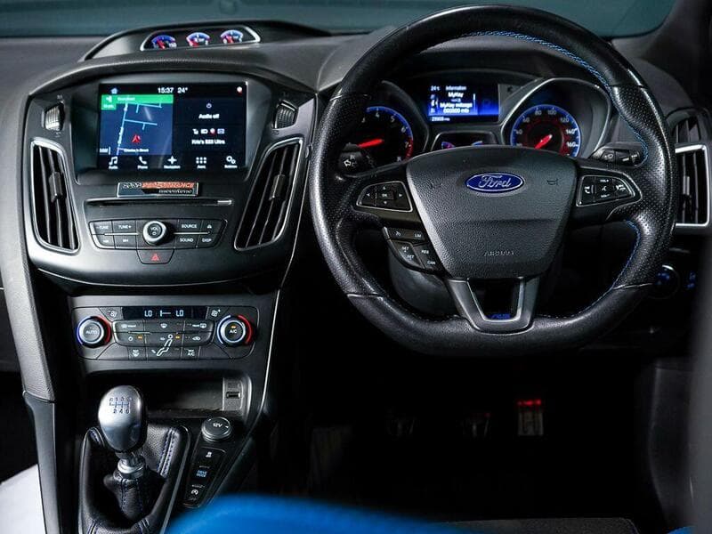 2016 Ford Focus - Thumbnail 39