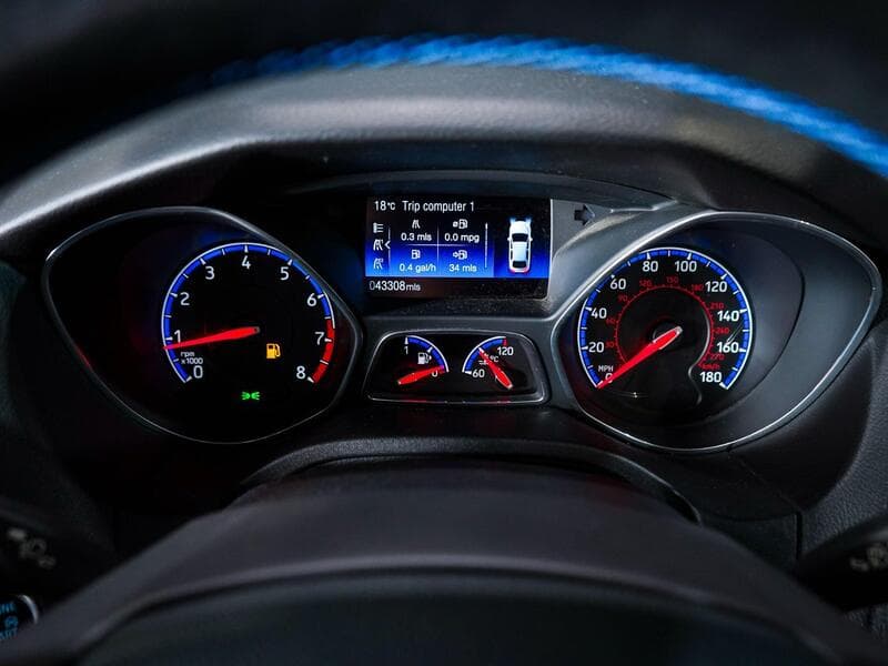 2017 Ford Focus - Thumbnail 30