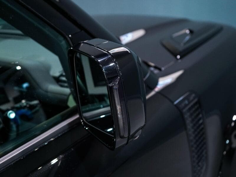2024 Land Rover Defender 110 - Thumbnail 53