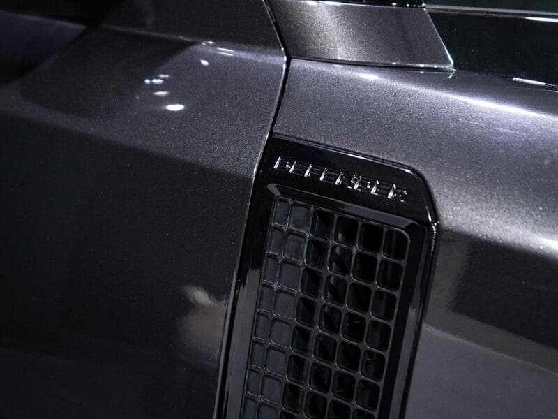 2023 Land Rover Defender 90 - Thumbnail 37