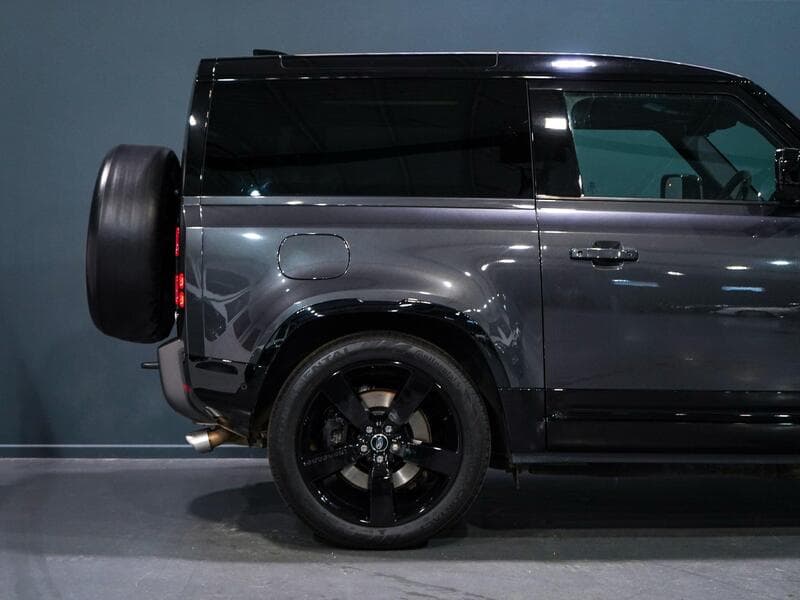 2023 Land Rover Defender 90 - Thumbnail 22