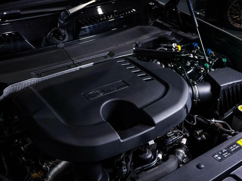 2024 Land Rover Defender 110 - Thumbnail 49