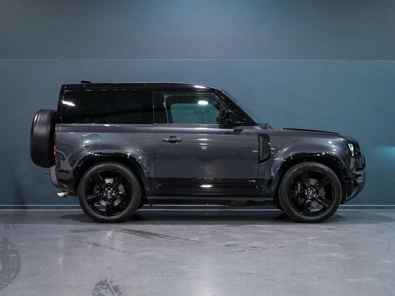 2023 Land Rover Defender 90 - Thumbnail 5