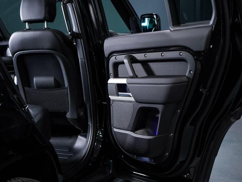 2024 Land Rover Defender 110 - Thumbnail 26