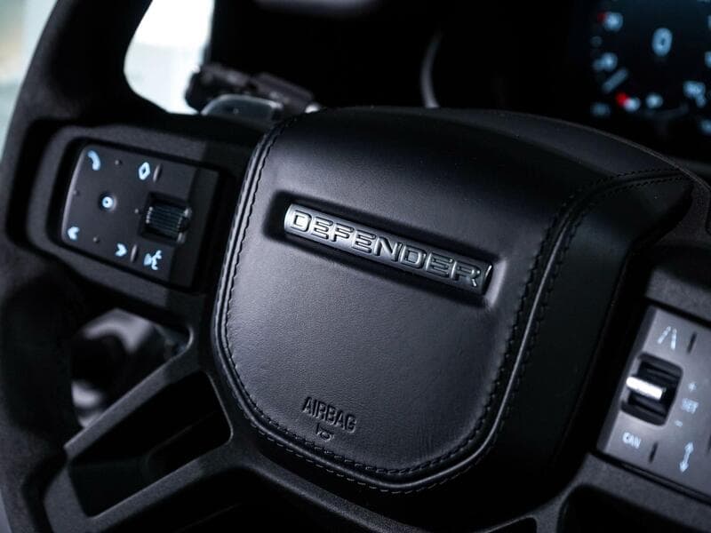 2023 Land Rover Defender 90 - Thumbnail 31